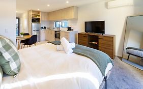 Single Level Studio Escape On Wilmer St - Central